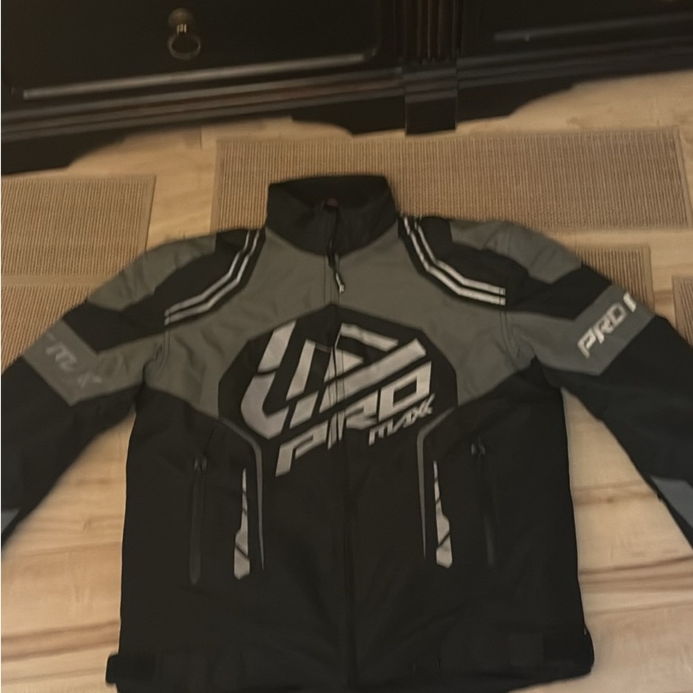 Black and Gray Ski & Snowboard Jacket